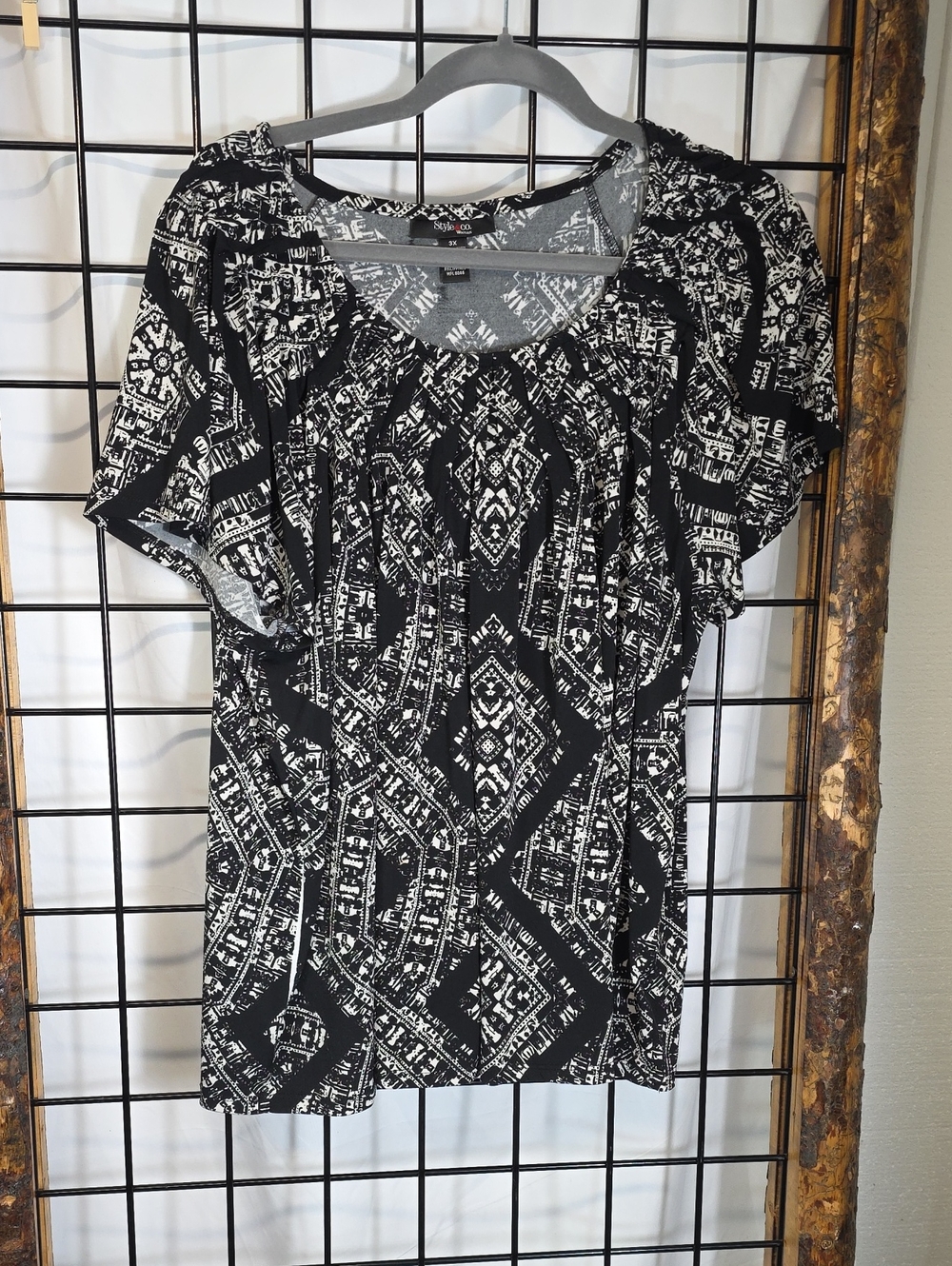 Style & Co. Black & White Geometric Scoop Neck Short Sleeve Tee